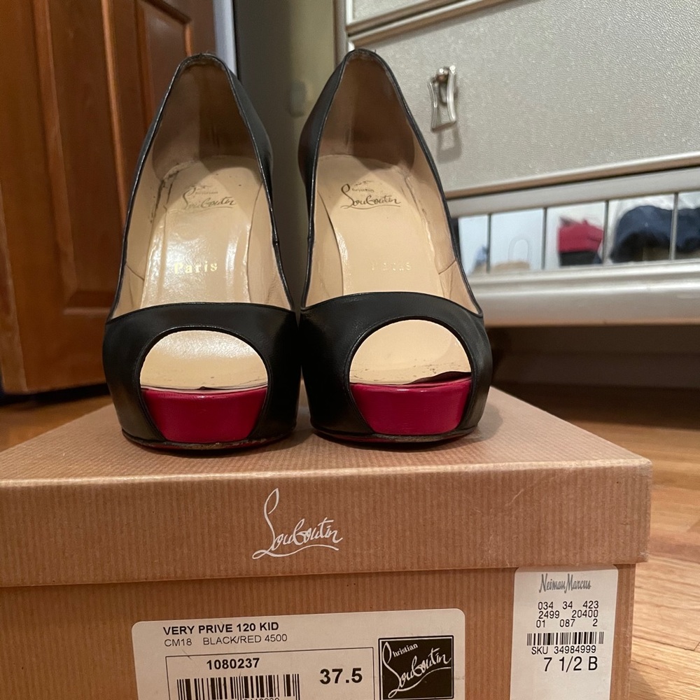 Louboutin Peep - Picture 6 of 11